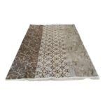 حافظة بديل سجاد بظهر دوتس مانع للانذلاق مقاس 175×280 سم . التصوير على الطبيعة