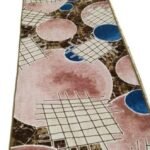 مشاية ماك مصنعة بظهر جينز . التصوير على الطبيعة . (بنى × كشمير) مقاس 60 ×600 سم .