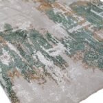 سجادة سيرا صناعة تركية . مصنعة من اجود انواع اخيوط . مقاس 200×280سم . التصوير على الطبيعة . وزن السجادة 12 كيلو