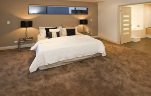 موكيت خفيف سادة عرض 2 متر ( عسلي ) فى اطوال متعددة . التصوير على الطبيعة . مقاس ( 200×100 ) سم .