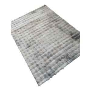 بديل السجاد البابلز فروة الأرنب مقاس ٢٠٠ ×٢٩٠  سم . تصوير المنتج على الطبيعة .