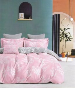 طقم كبرتاية سرير كبير متعدد الالوان يتم استعمالة على الوجهين كل وجة شكل مختلف متوفر 4 قطع