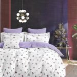 طقم كبرتاية سرير كبير متعدد الالوان يتم استعمالة على الوجهين كل وجة شكل مختلف متوفر 4 قطع