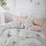 طقم ملايات سريركبير مكون من ٤ قطع . ملاية 240*240سم+1مخدة160*45سم+2خدادية 50*70سم .